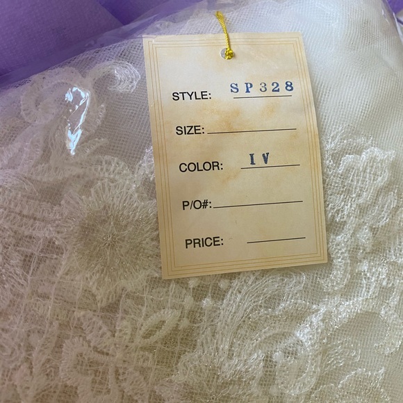 Wedding Gown with matching Cathedral Veil - Picture 4 of 4